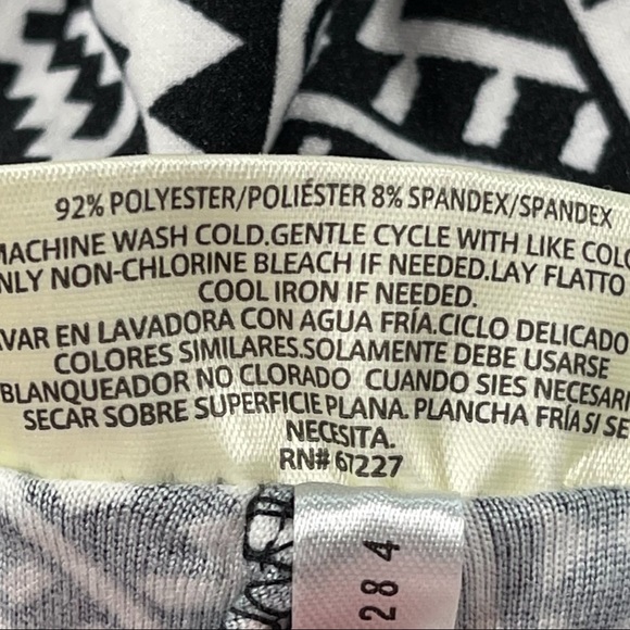 Bobbie Brooks size Xl black & white wide leg thin & soft tribal leggings NWOT - Picture 7 of 8